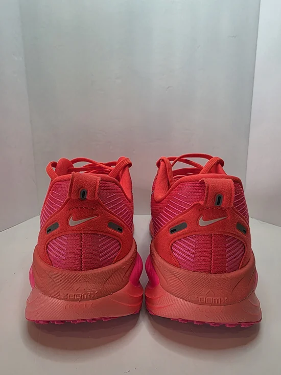 Nike Vomero 18 Women's Size 9 Bright Crimson/Metallic Silver HM6804-603 - Picture 3 of 6